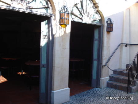 El Pirata y El Perico themeing