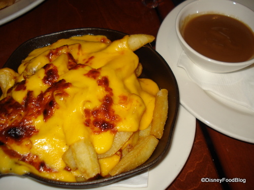 Le Cellier Poutine, with gravy on the side
