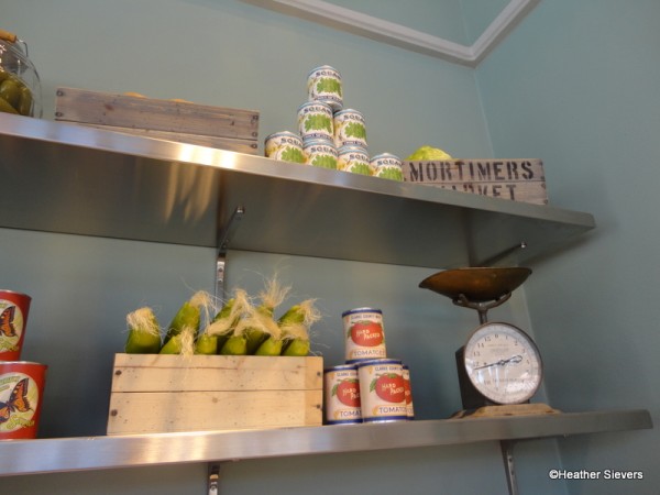 Motimer's Market Shelve Decor