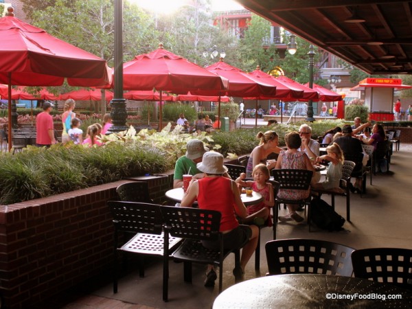 outside seating pizza planet