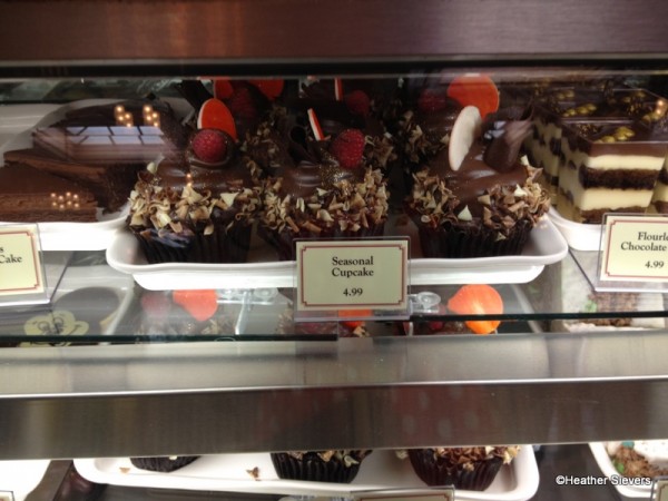 Fiddler Fifer and Practical Seasonal Cupcake