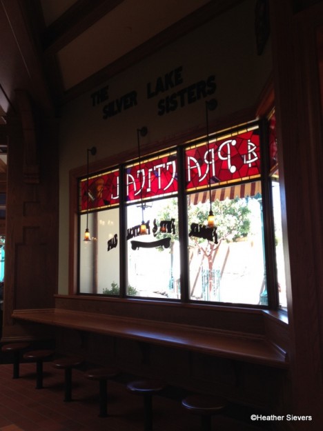 Fiddler Fifer and Practical Counter Seating