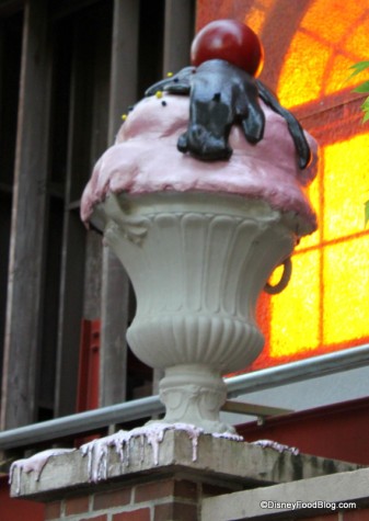 Full Ice Cream Sundae