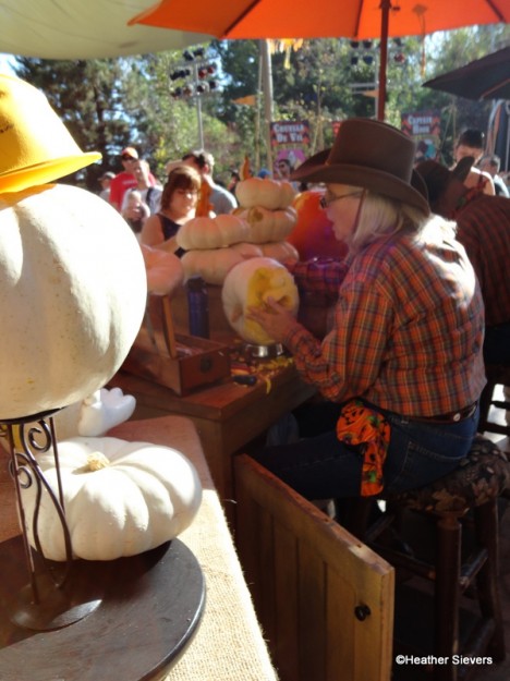Disneyland Pumpkin Carver Georgina