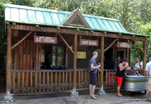 Camp Minnie Mickey Kiosk