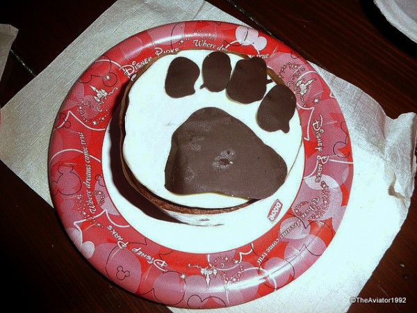 Pawprint Brownie Kusafiri Bakery