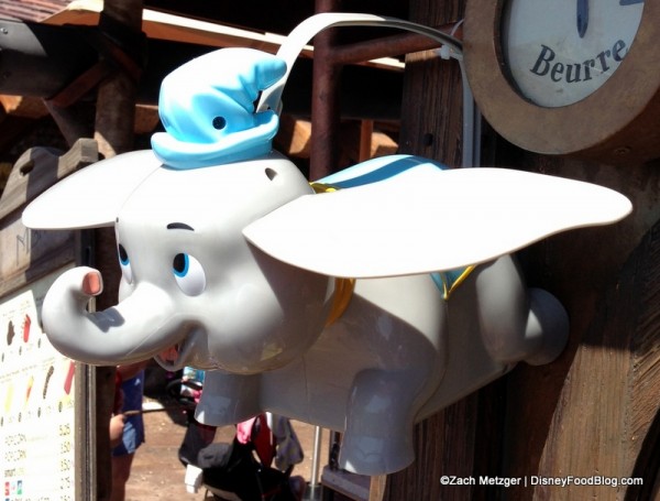 Dumbo Popcorn Container in flight