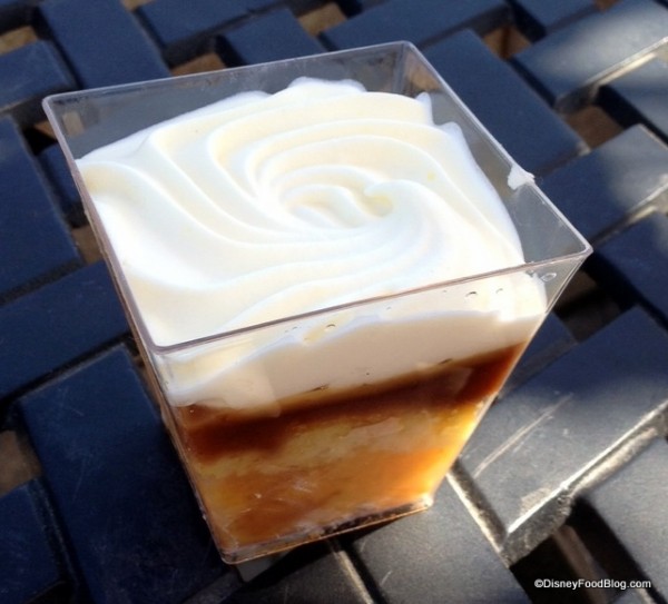 Verrine charlotte au pèches (Caramelized peaches and rosemary and light vanilla cream)