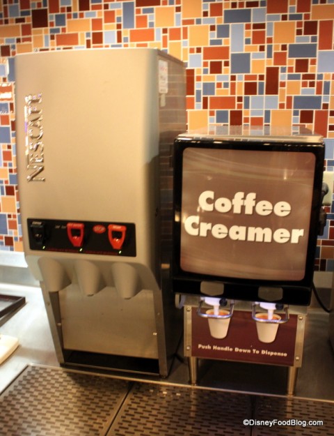coffee machine and creamer Contempo Cafe