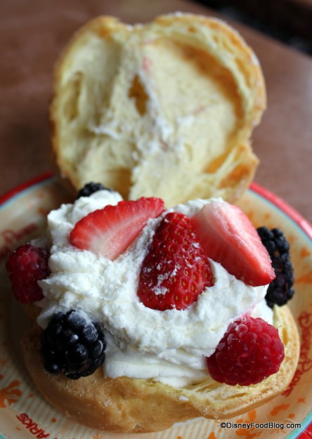 creampuff inside Kringla bakeri og kafe
