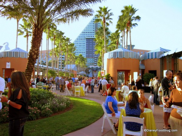 Dining al fresco on the Causeway at the Swan and Dolphin Food and Wine Classic!
