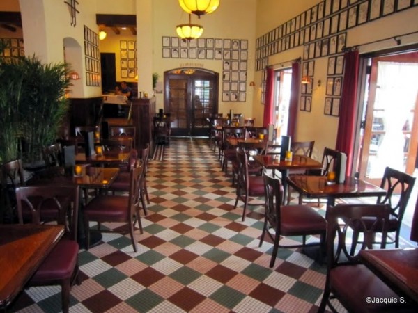 inside at brown derby lounge