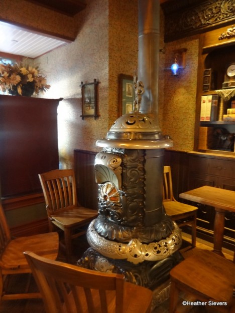 Market House Pot Belly Stove with Seating