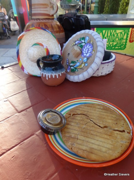 Viva Navidad Display Bunuelos