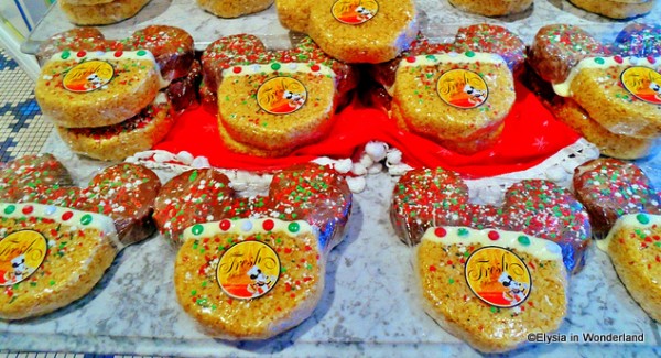 Disney Pics of the Week Giant Christmas Mickey Krispies Elysia in Wonderland