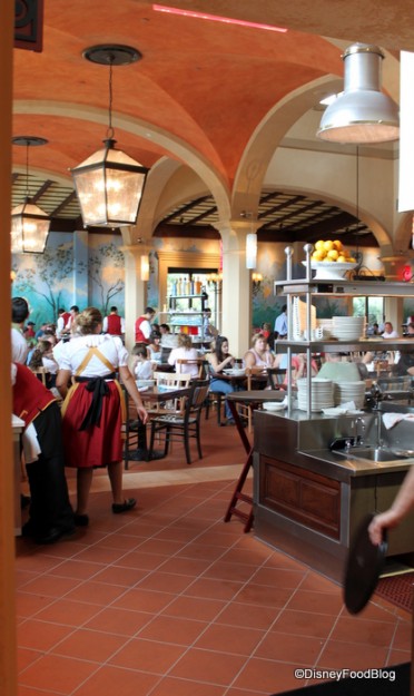Dining Room with Vaulted Ceilings and Arches