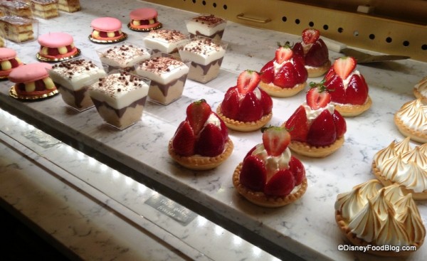 Cafe Leigeios in bakery case