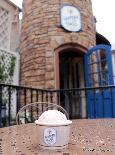 A cup of Cinnamon, Caramelized Apple & Crumble Crunch