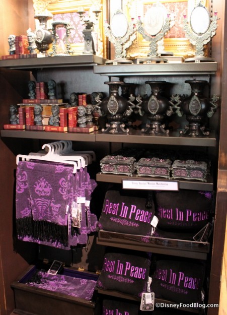 Blankets and pillows in display