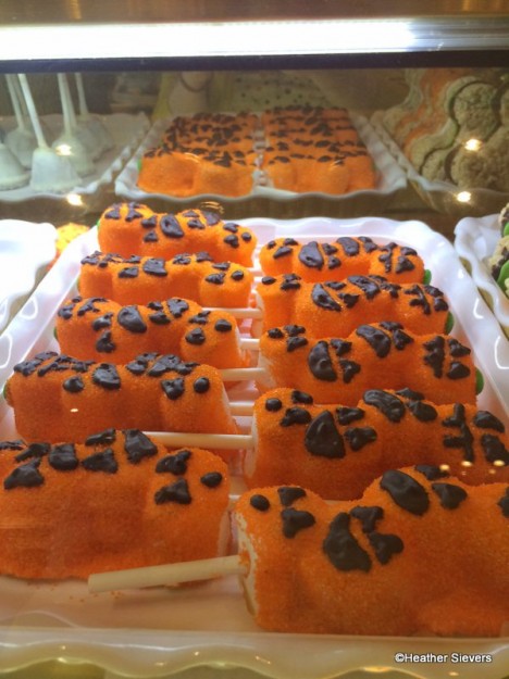 Pumpkin Marshmallow Wands