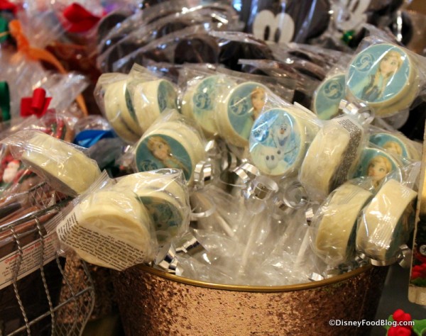 Anna and Olaf Cookie Sandwich Pops