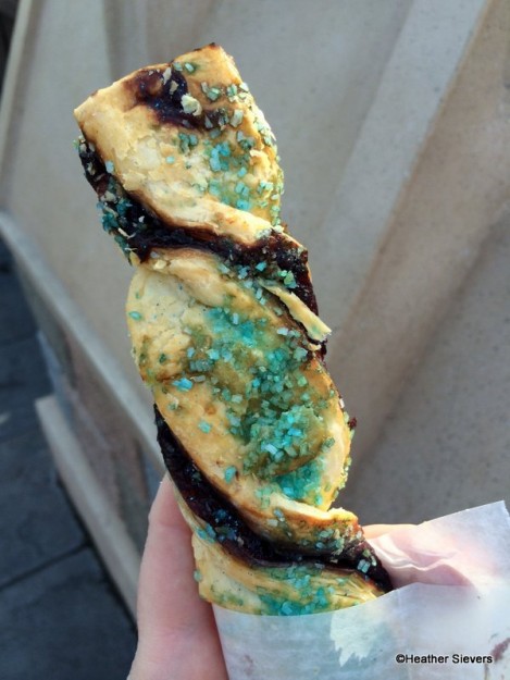 Snowberry Twist Close Up