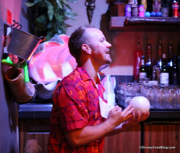 Bartender bringing out Polynesian Pearls