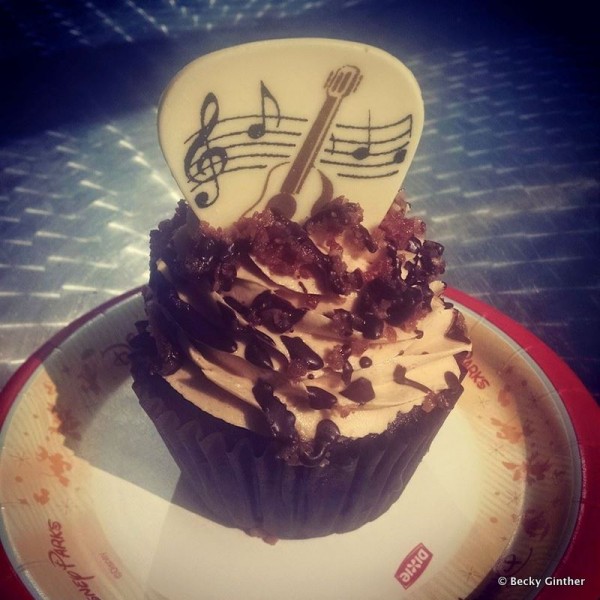 King Cupcake with Cute New White Chocolate Garnish!