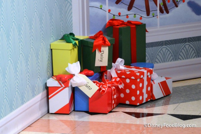 Gifts from Santa Goofy