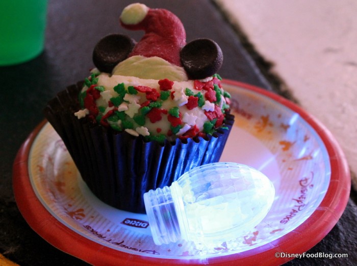 Gingerbread Cupcake with Souvenir Glow Cube