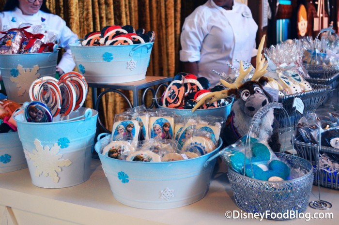 ContemporaryGingerbreadDisplay-15-09