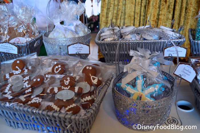 ContemporaryGingerbreadDisplay-15-12