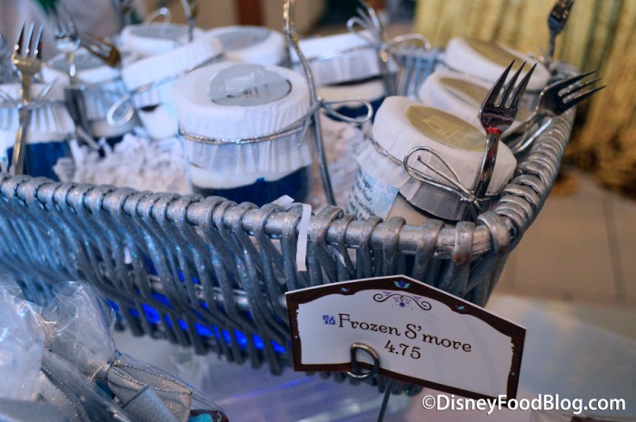 ContemporaryGingerbreadDisplay-15-16