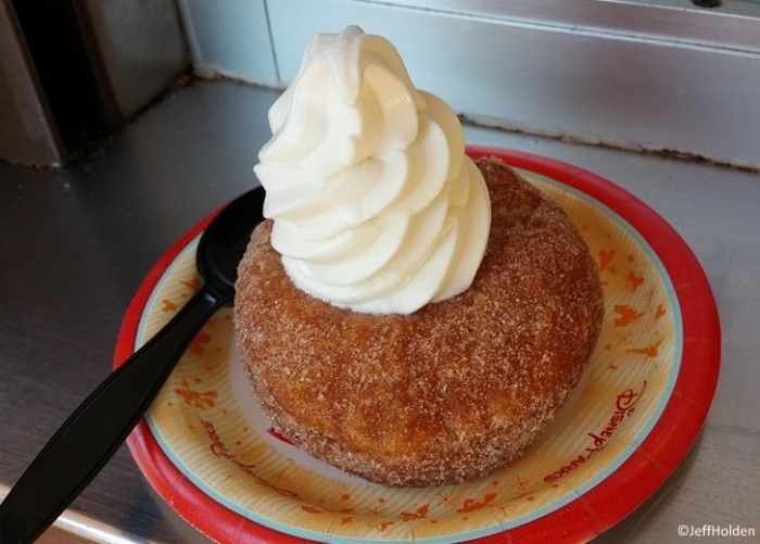 cronut_refreshmentport_epcot2015-001