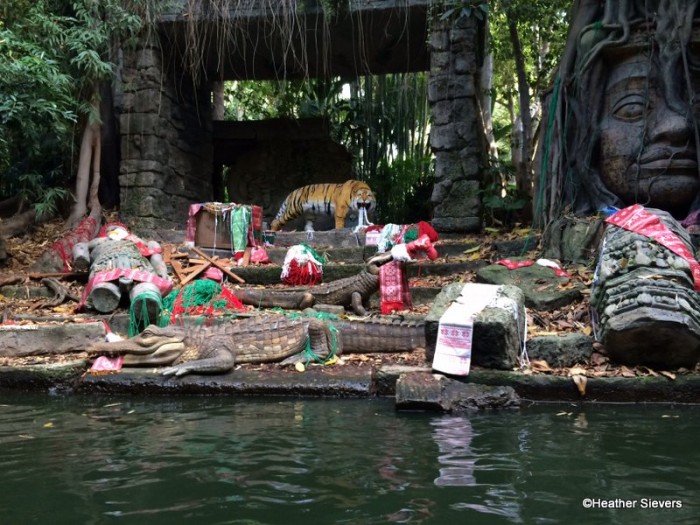 You know, just a tiger casually getting into the holiday spirit...