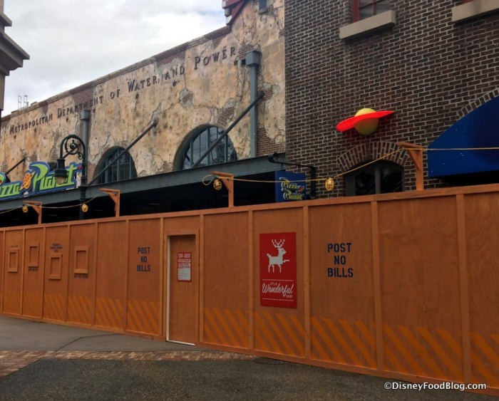 Walls surrounding Pizza Planet