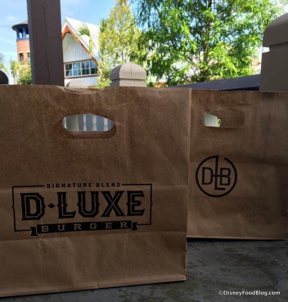 D-Luxe Burger packaging