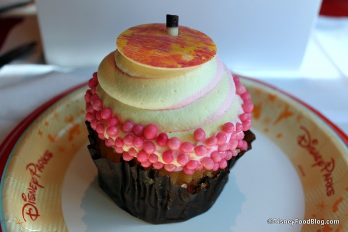 Strawberry Lemonade Cupcake