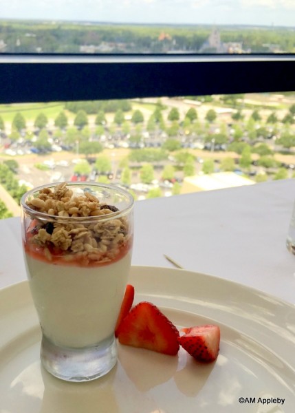 Yogurt with Mixed Berries and Granola