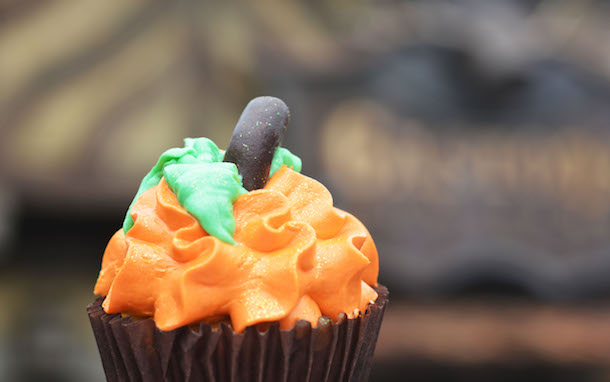 Enchanted Pumpkin Spice Cupcake at Gaston's Tavern © Disney