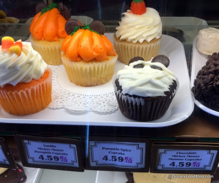 Halloween-themed Cupcakes