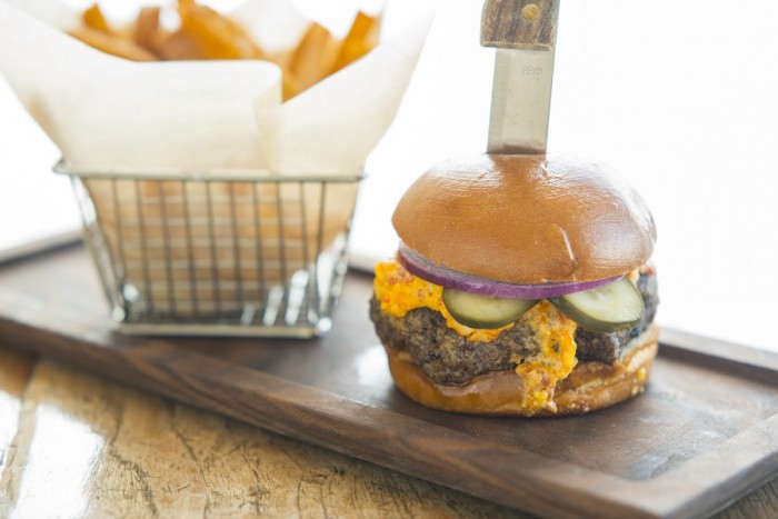 Burger with Pimento Cheese  ©Paddlefish