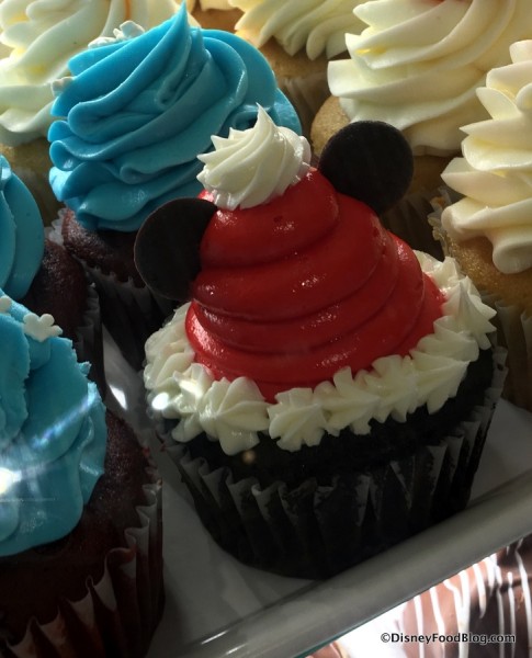 Mickey Santa Cupcake
