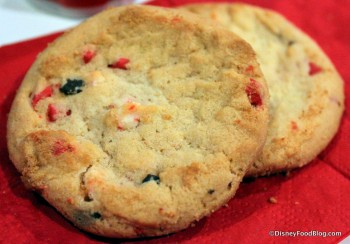 2016-mickeys-very-merry-christmas-party-lunching-pad-peppermint-bark-cookies