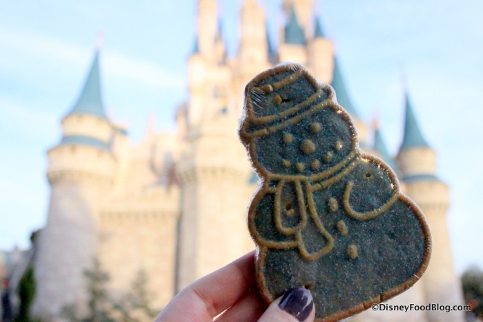 2016-mickeys-very-merry-christmas-party-snowman-sugar-cookie-2