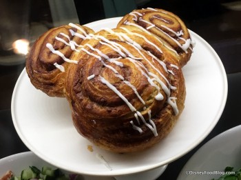 Mickey Cinnamon Roll