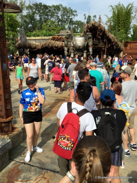 Crowds in front of Satu'li Canteen
