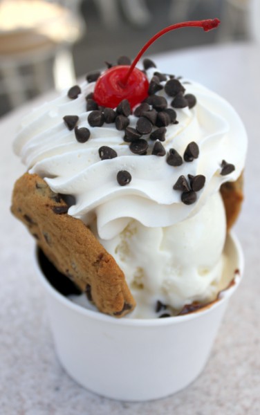 hot fudge sundae golden horseshoe