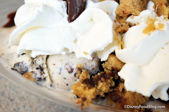 Cookies-and-Cream Scoop