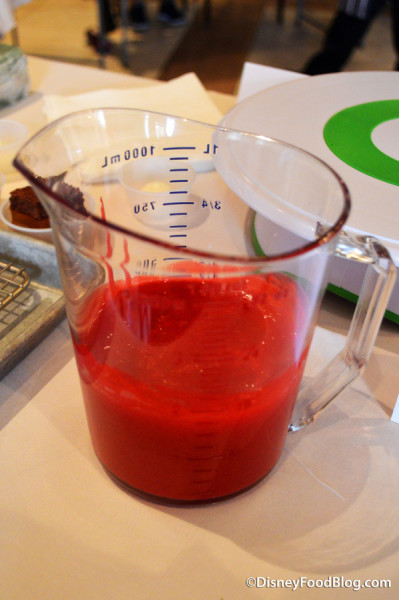 Cake-Decorating-Step-Two_Amorette's-Cake-Decorating_17-01